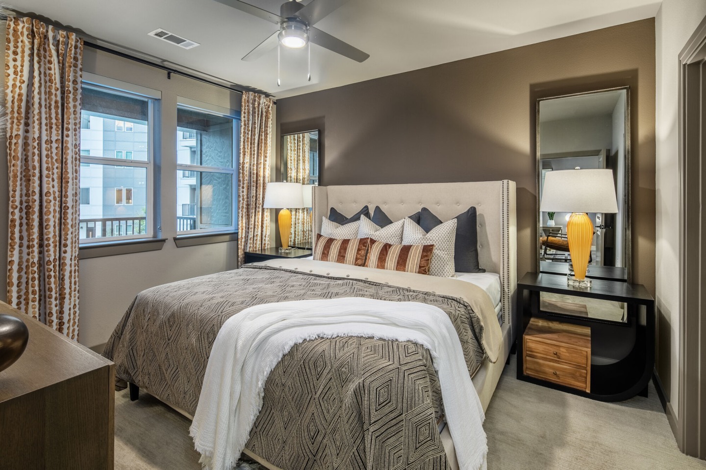 880 Lyn Image 75