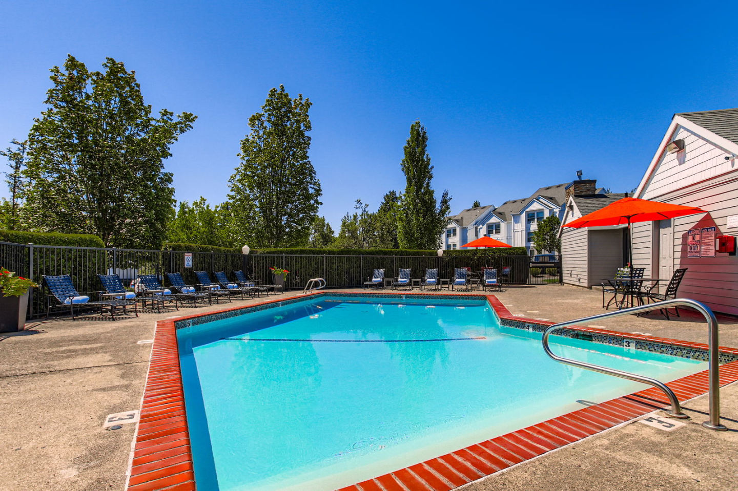 Sunnyside Village Image 15
