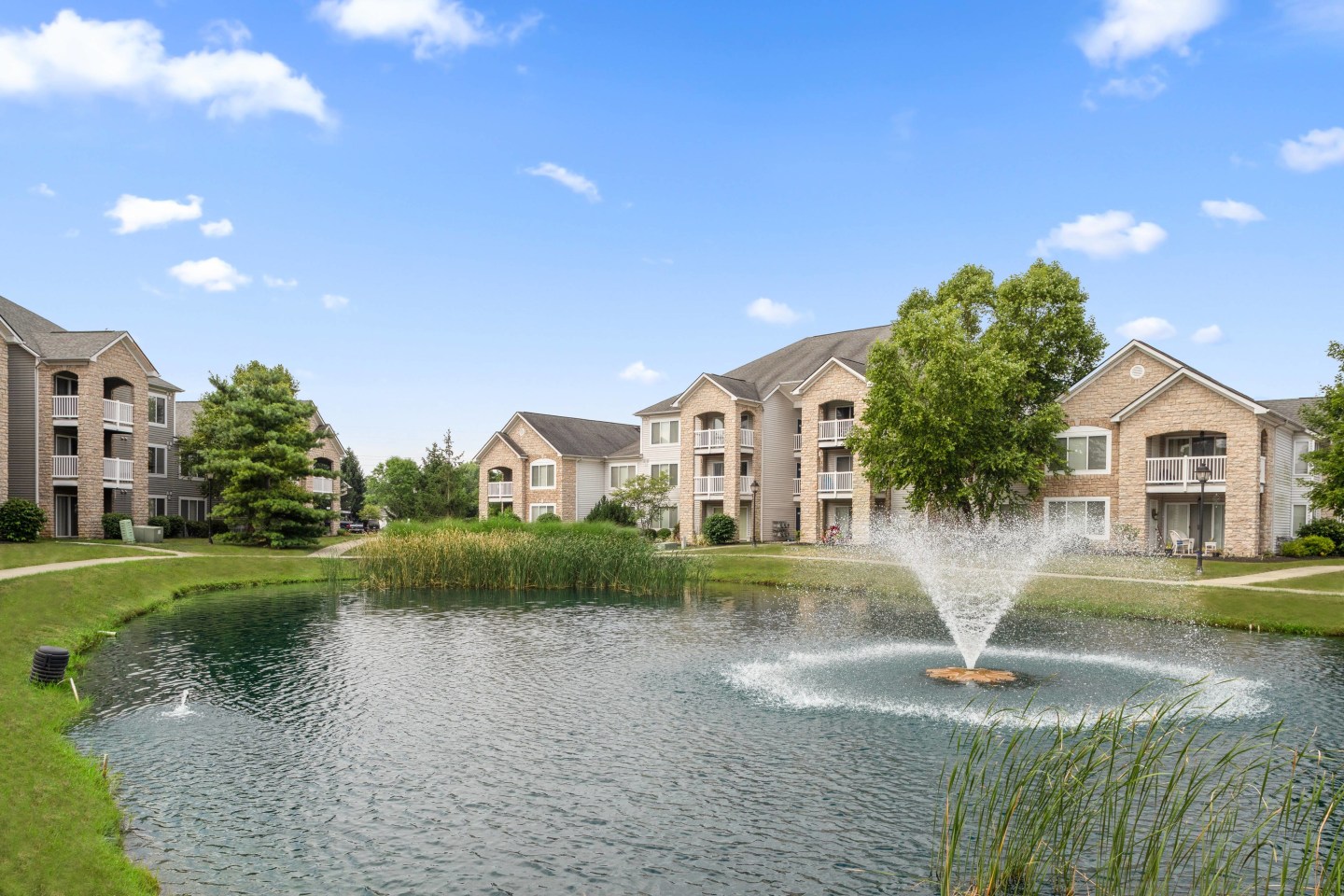 Bennington Pond Apartments Image 17