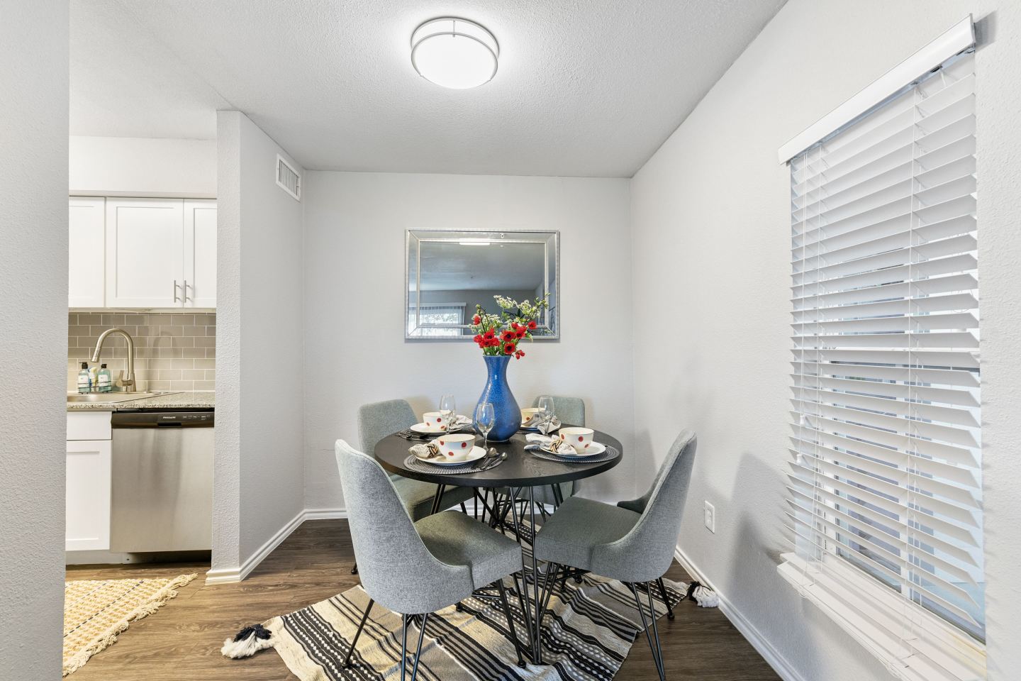 The Broadway Apartment Homes Image 4