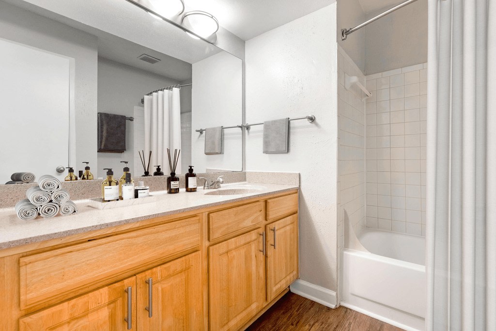 Affordable Housing - Central on the Green Apartment Homes Image 17