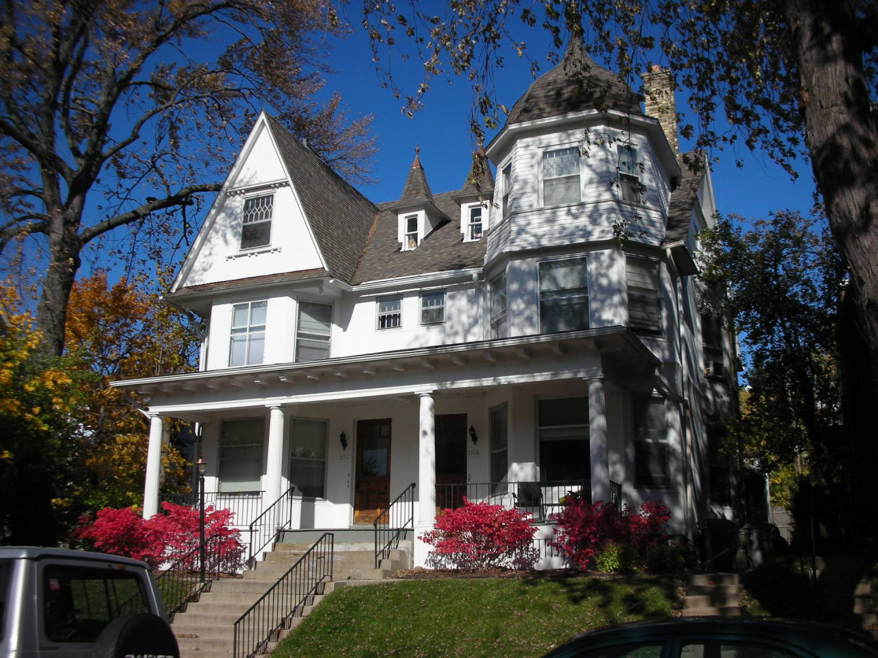 2216 E Ivanhoe Place Image 1