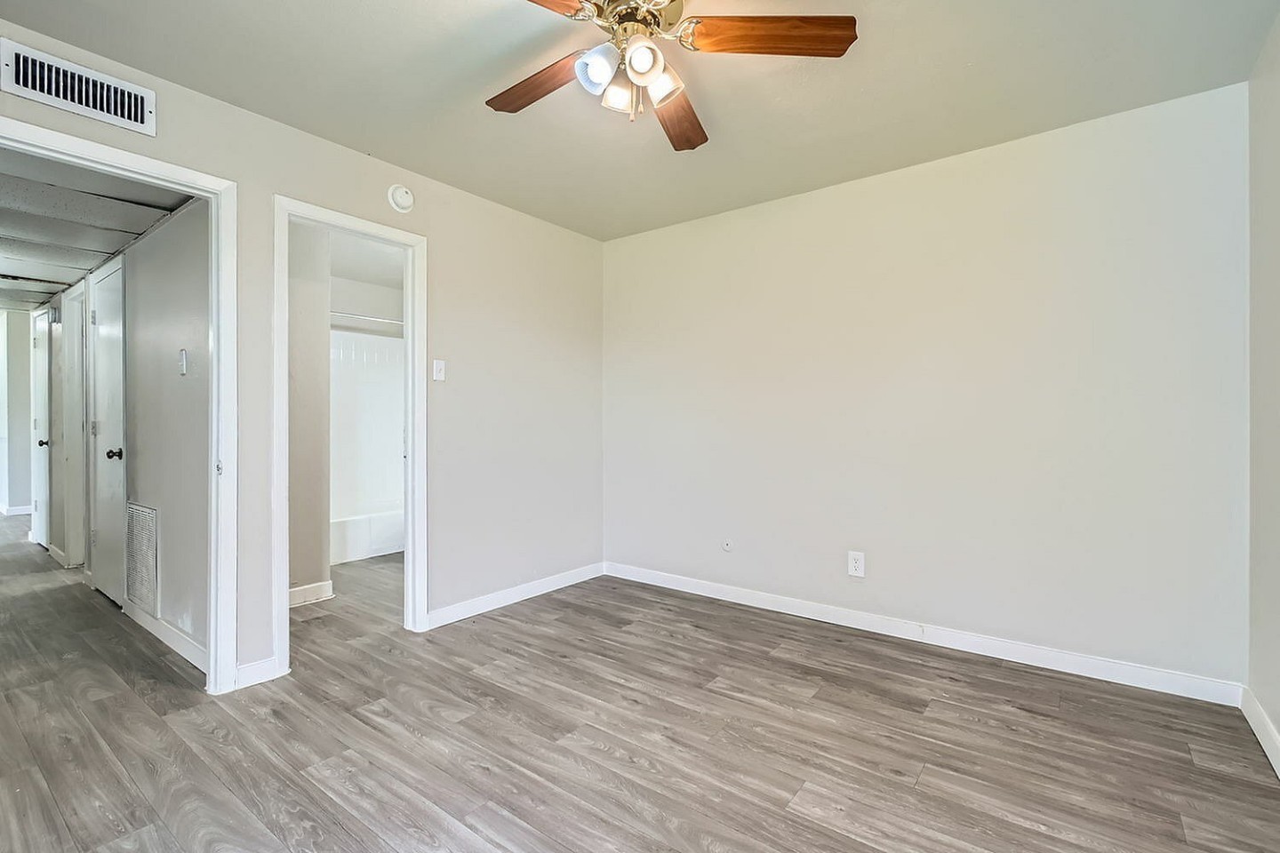The Courtland Image 32