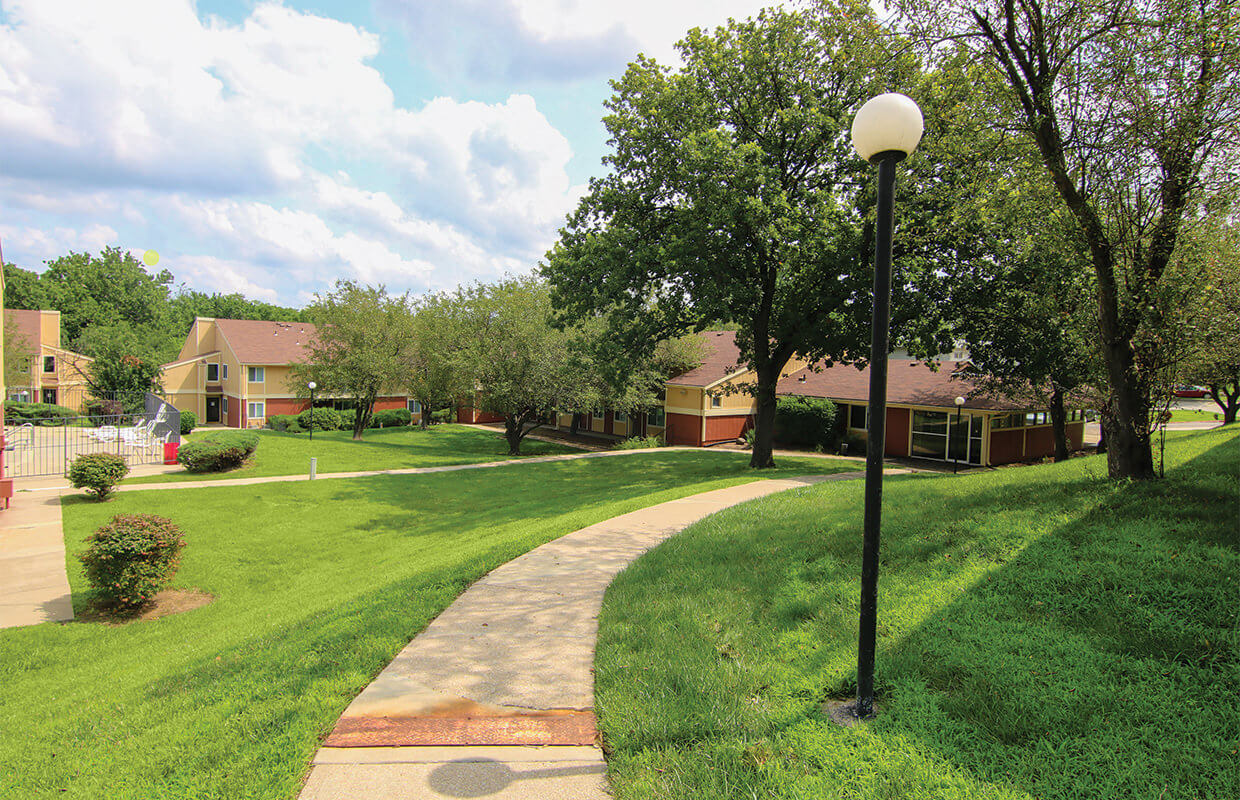 Raintree Apartments Image 5