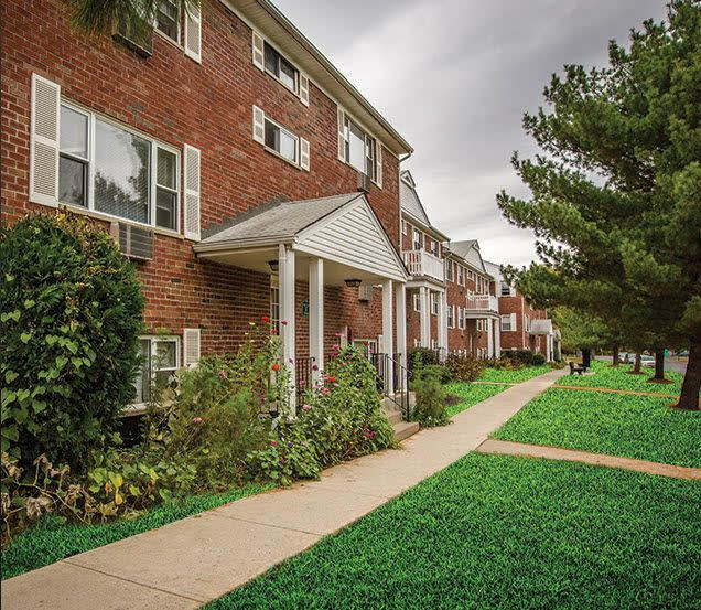 New Paltz Gardens Image 3
