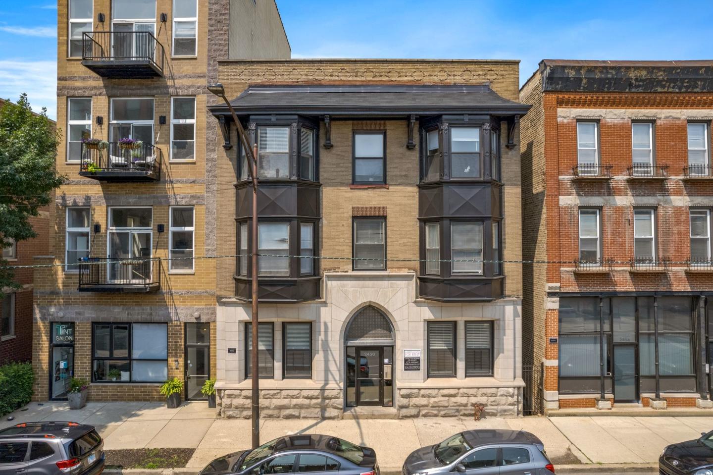 2450 N Southport Ave Image 2