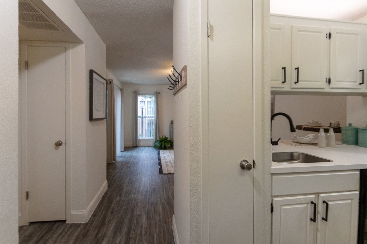 Cambridge Court Apartments Image 14