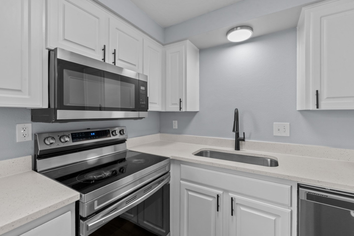 Sugar Pine Townhomes Apartments Image 4