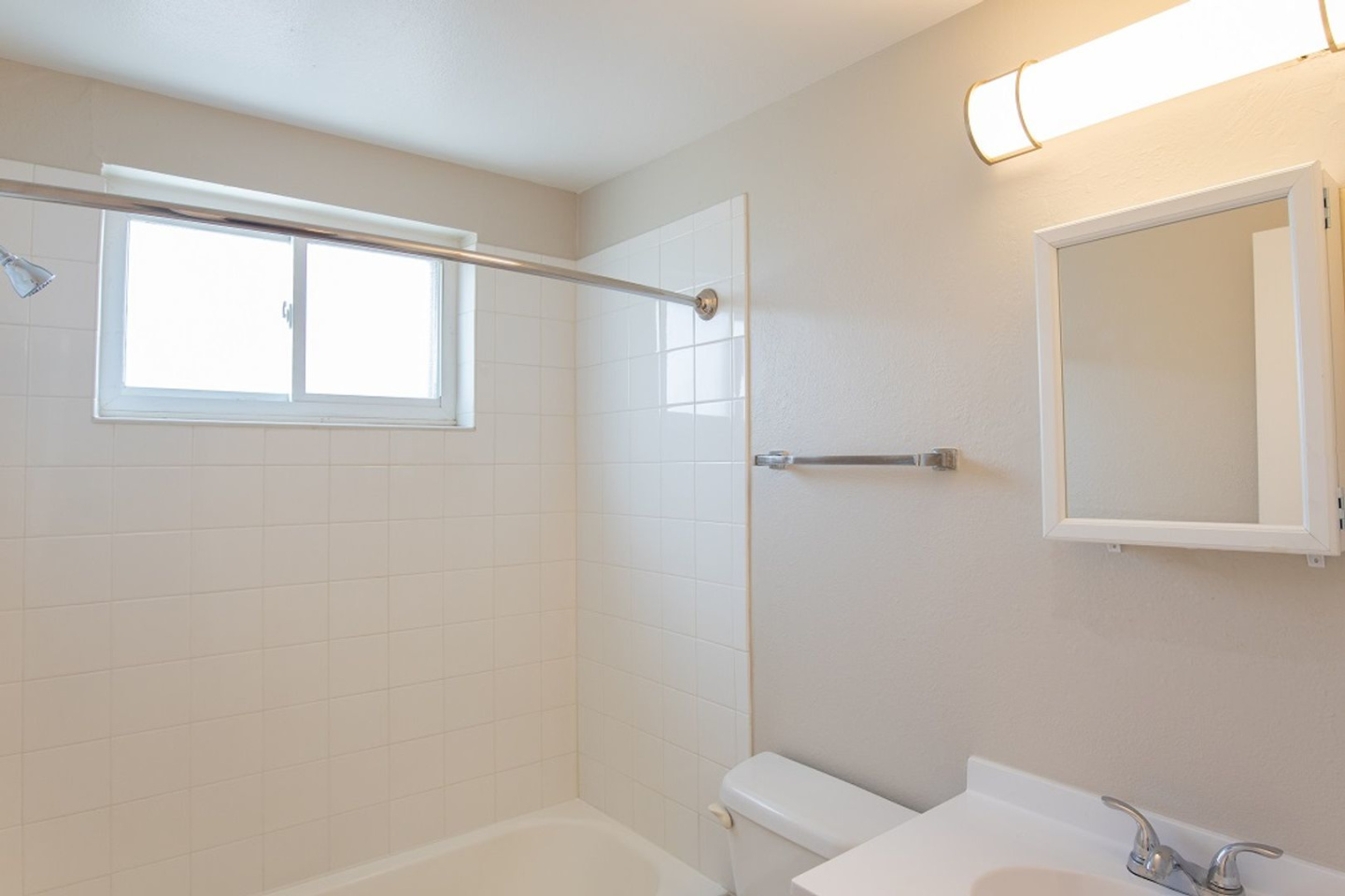 Joliet Towers Apartments Image 11