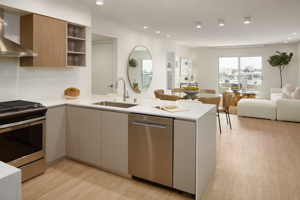 Reve - 11837 Mayfield Image 6