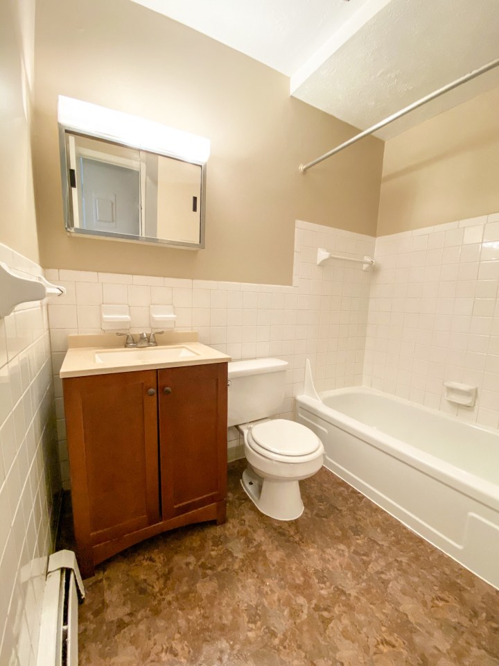 Evergreen Village Apartments & Townhomes Image 24