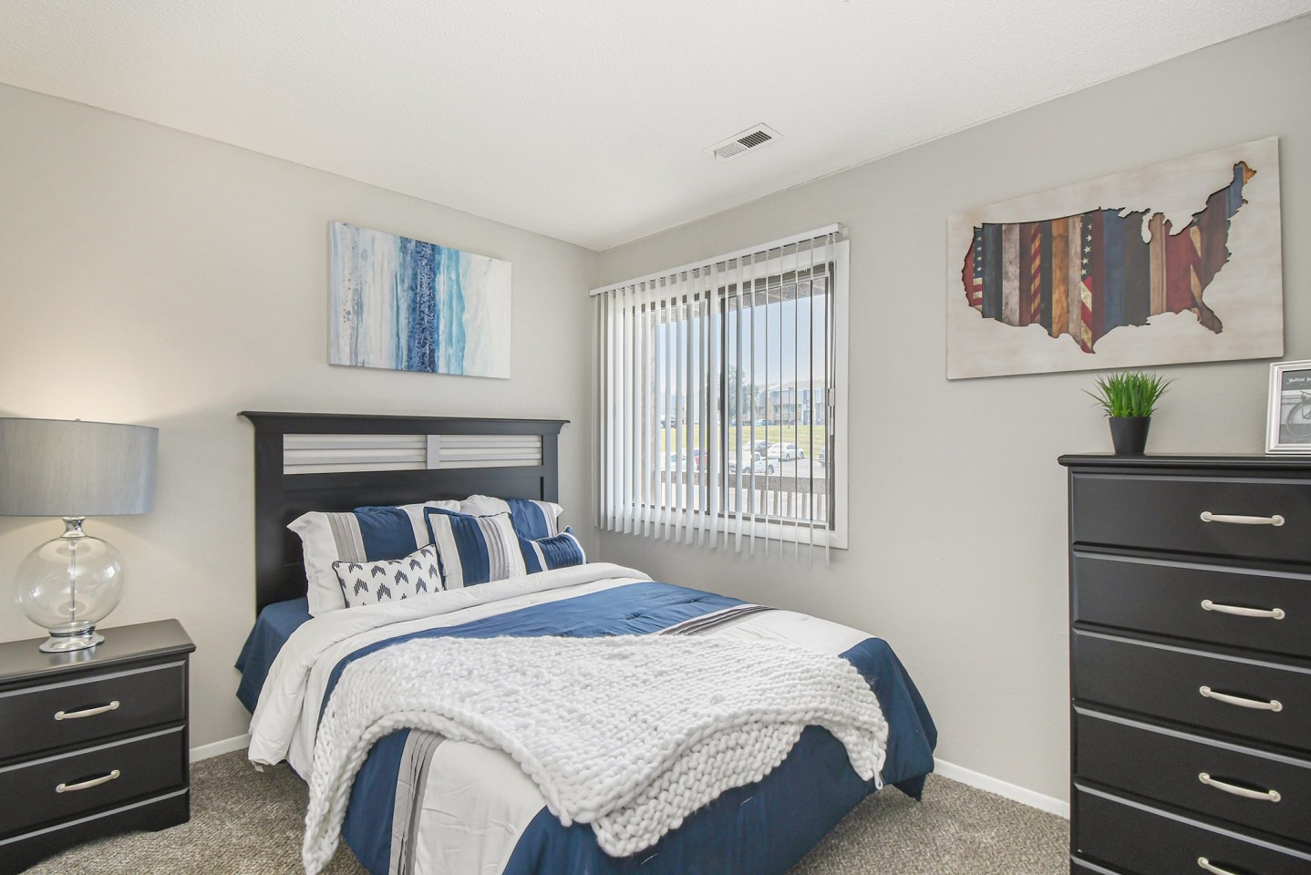 Bellevue Hills Image 25