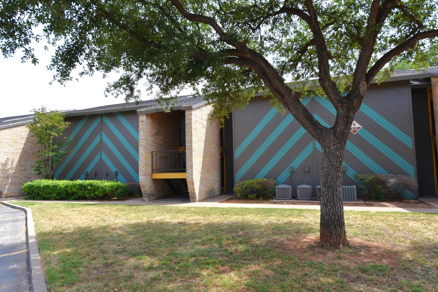 Plaza Square Apartments Image 4