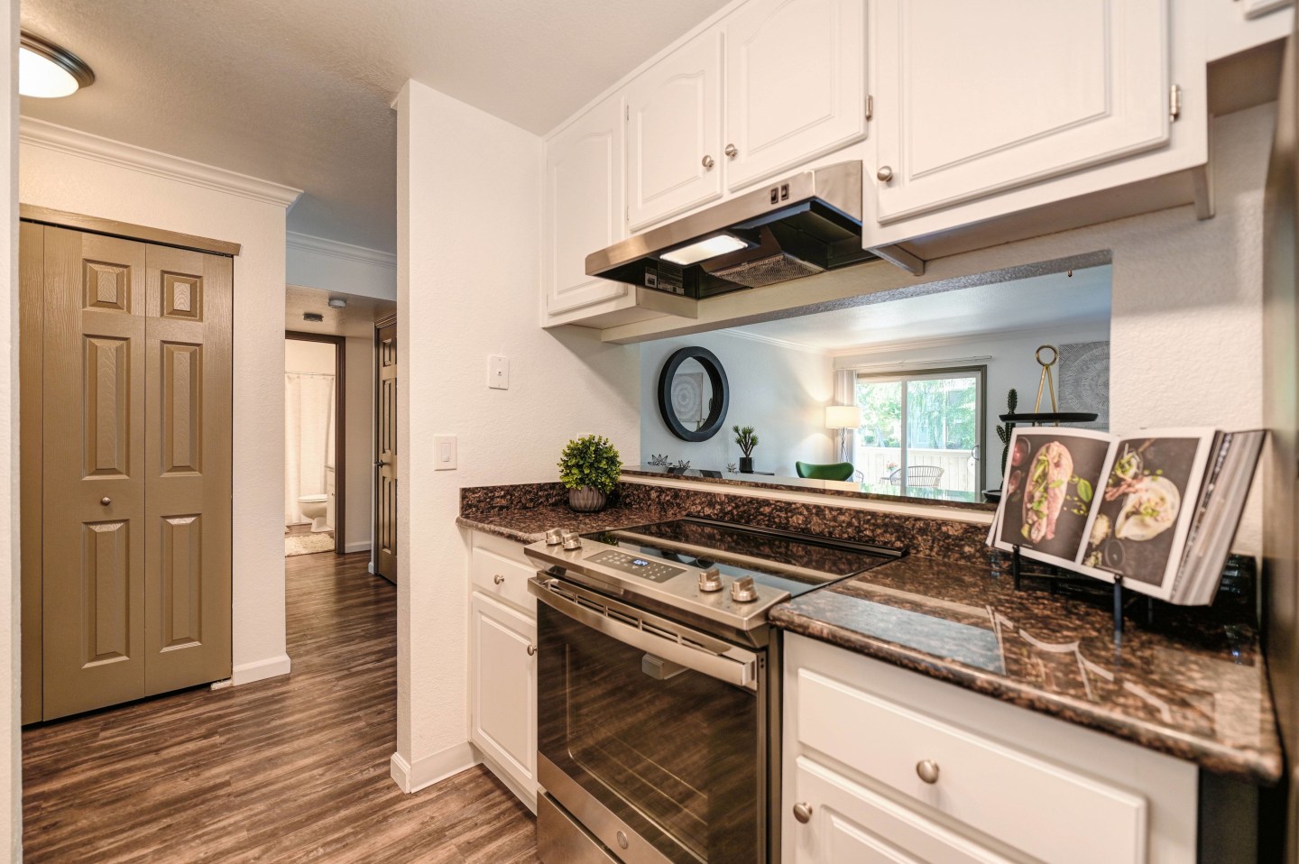 Harbor Oaks Apartment Homes Image 13