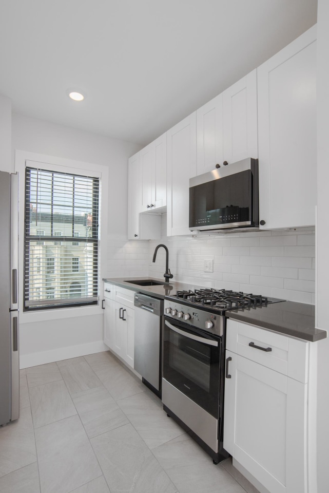 1830 R Apartments Image 17