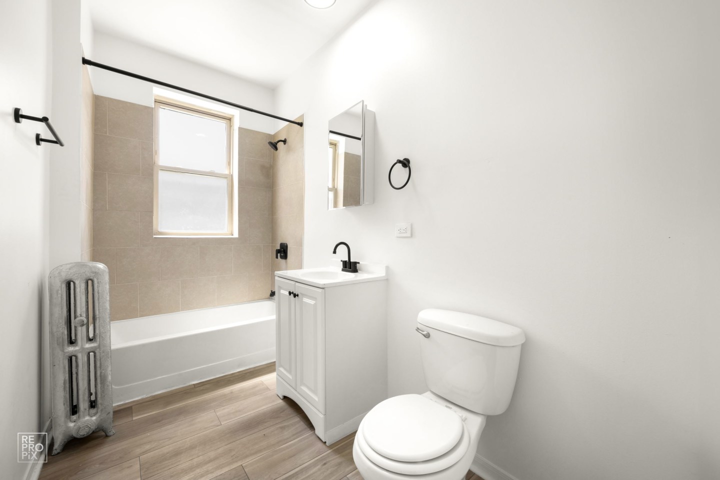 7930 S Ingleside East Chatham Apartments Image 3