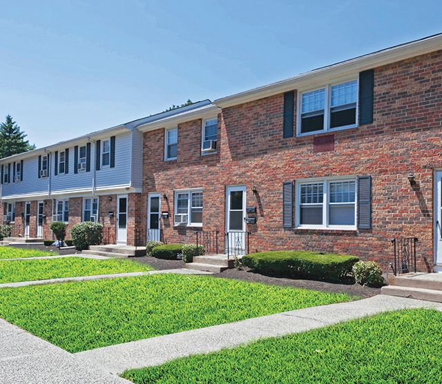 Colonial Village Apartments Image 4