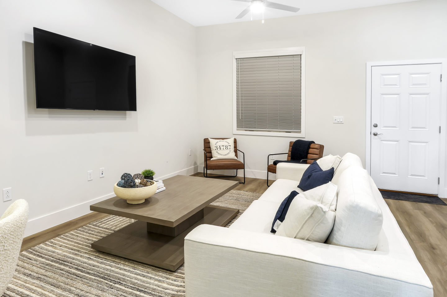 Smith + Main Boutique Living Image 9
