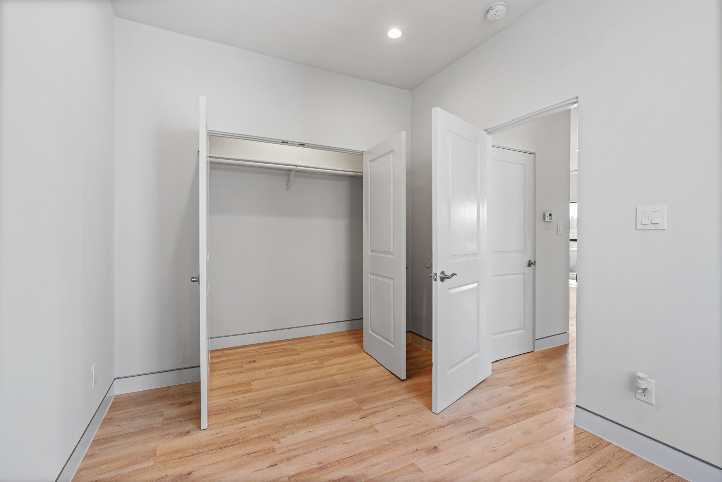 7229 Willoughby Ave Image 17