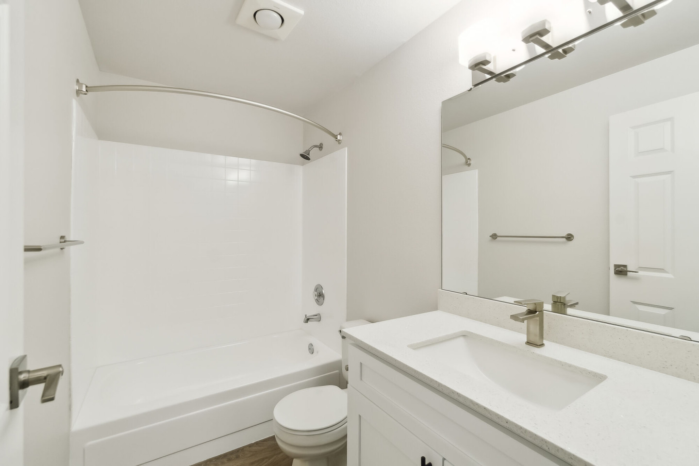 Spinnaker Apartments Image 31