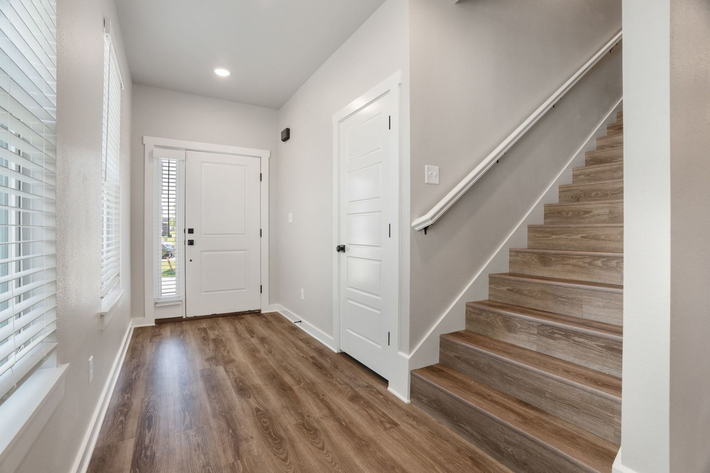 BIRDMASTER DRIVE RESIDENCES Image 1