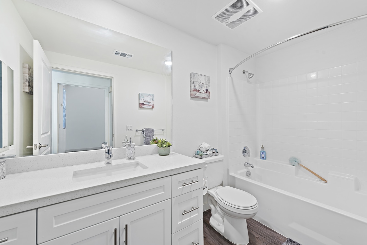 Levante Apartments Homes Image 9