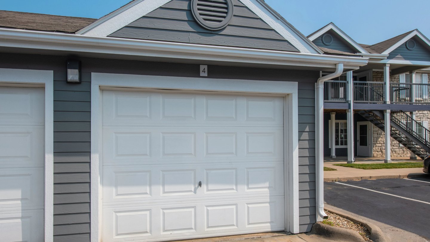 Emory Lakes Luxury Apartments Image 33