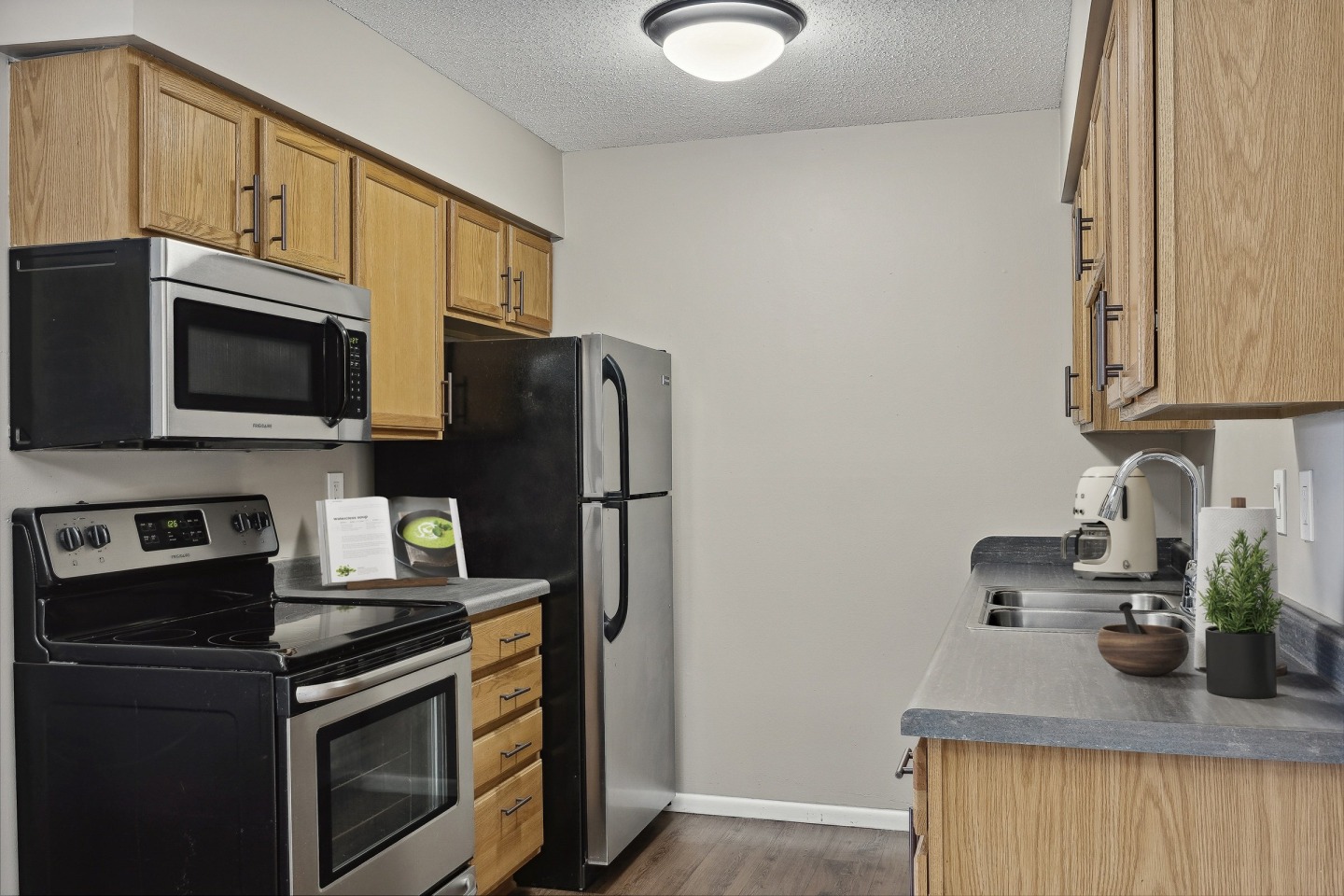 Willow Creek Apartments Image 1