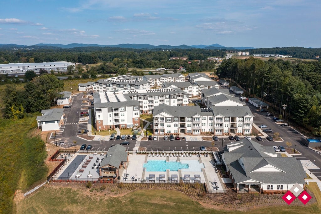 Summit at Hendersonville Image 28