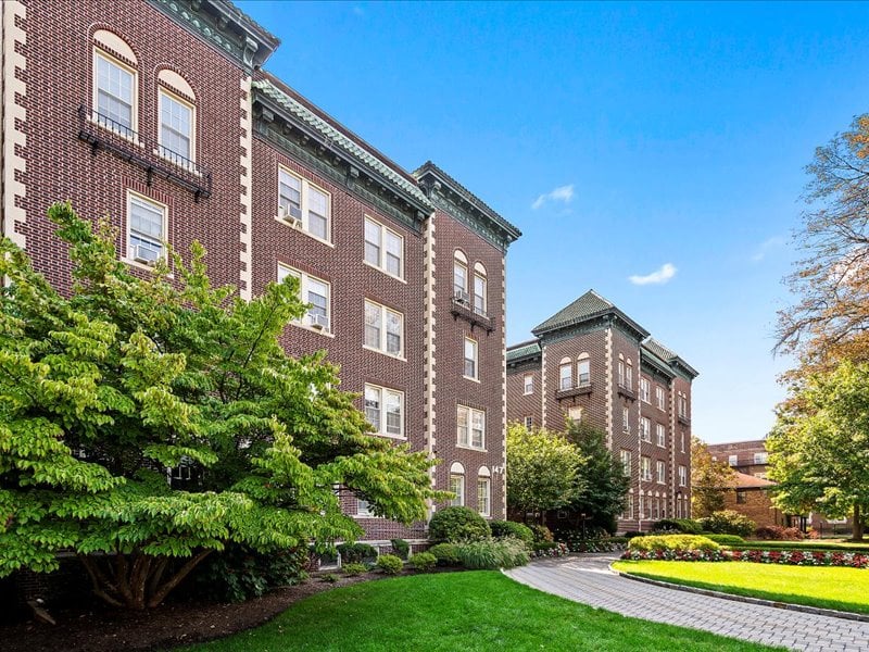 145-147 Summit Avenue Image 23