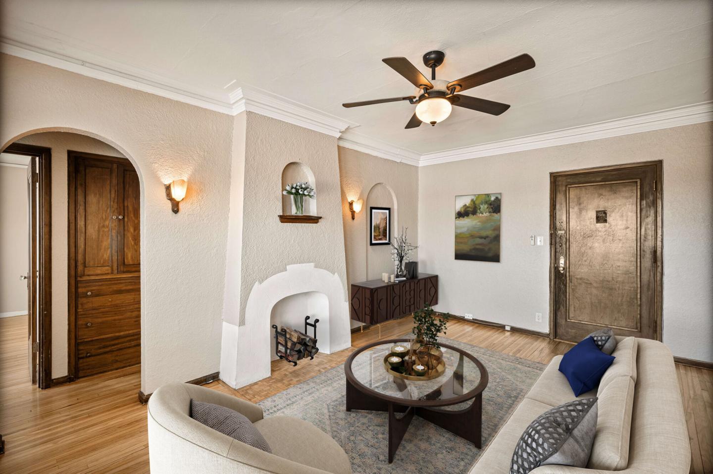 Rustic Lodge Apartments Image 11