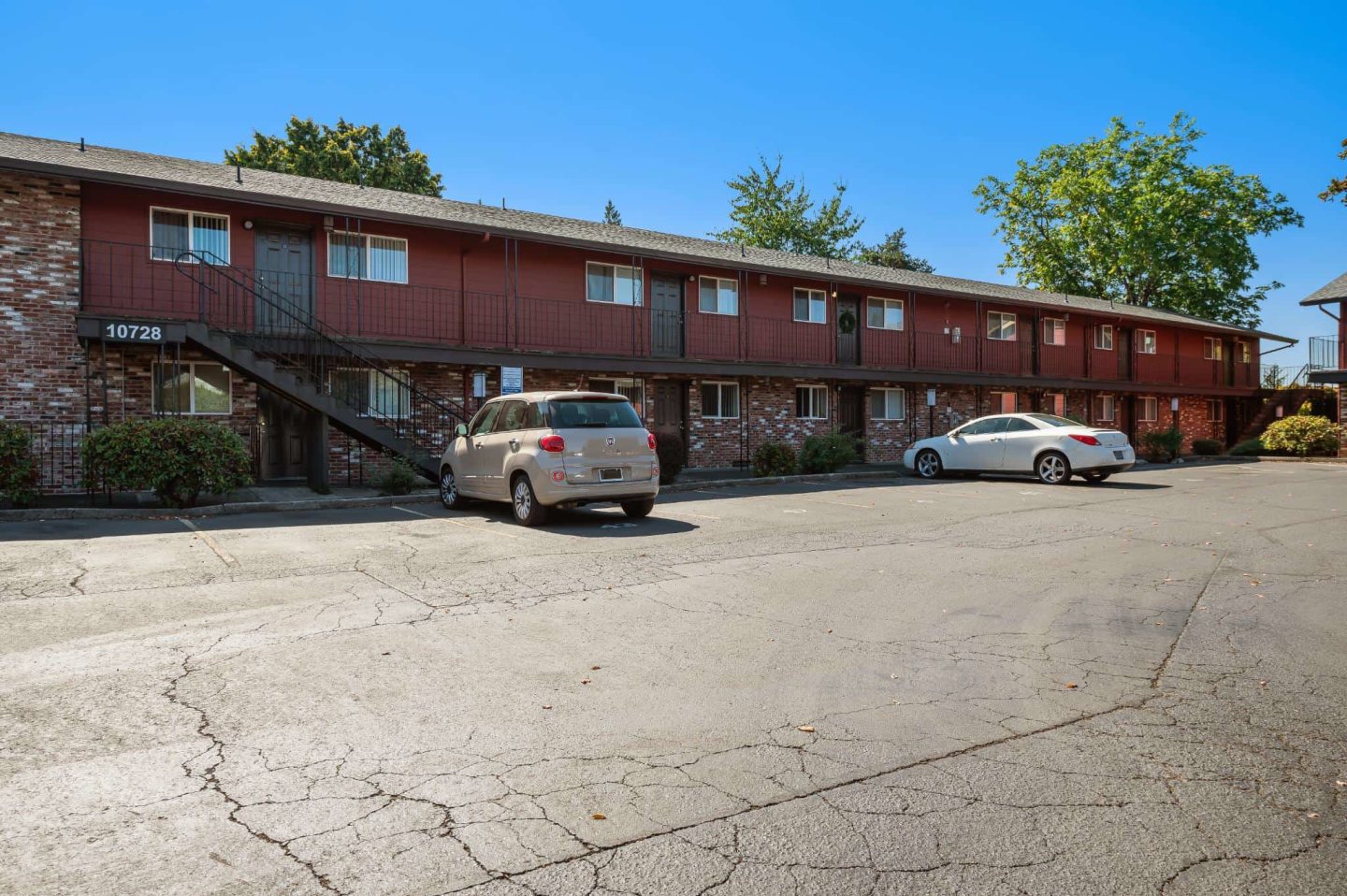 Colonial Villa Apartments Image 1