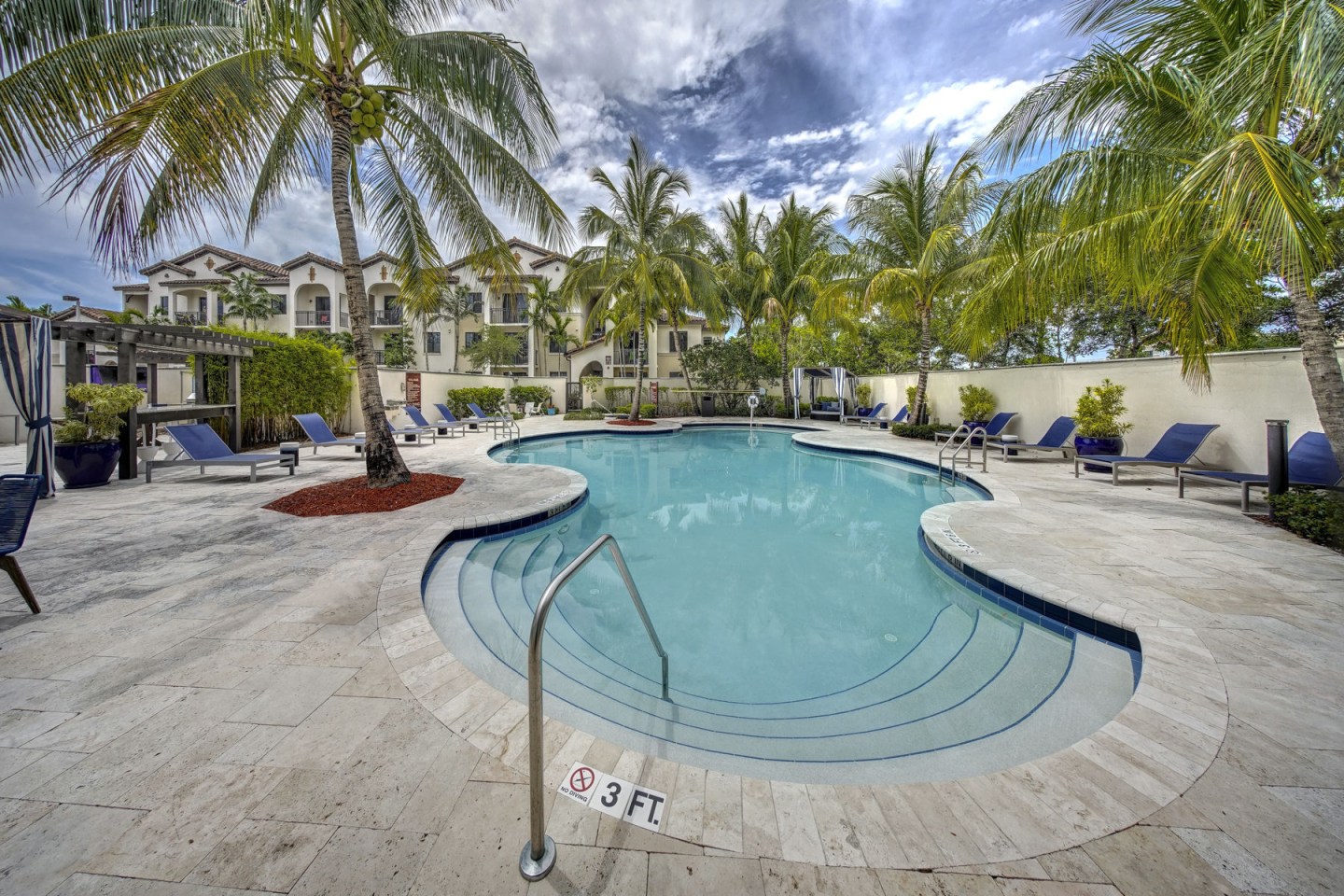 Solle Davie Luxury Apartments Image 4