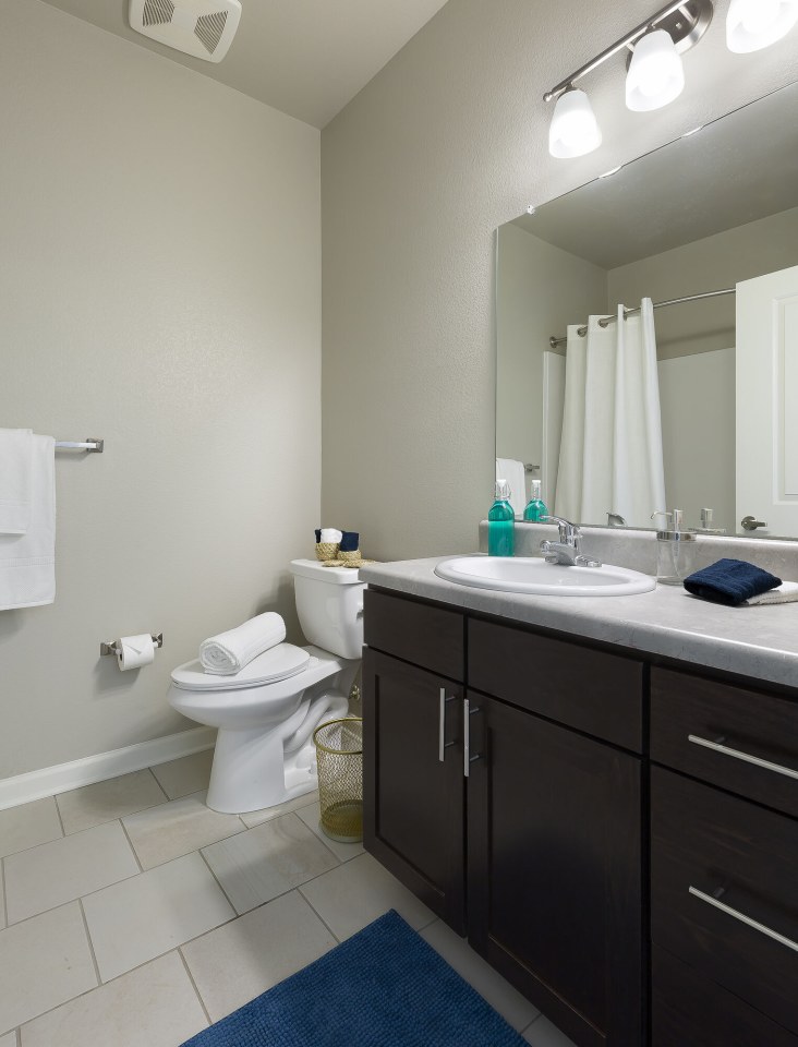Pointe at Crestmont Apartments - Affordable Housing Image 16