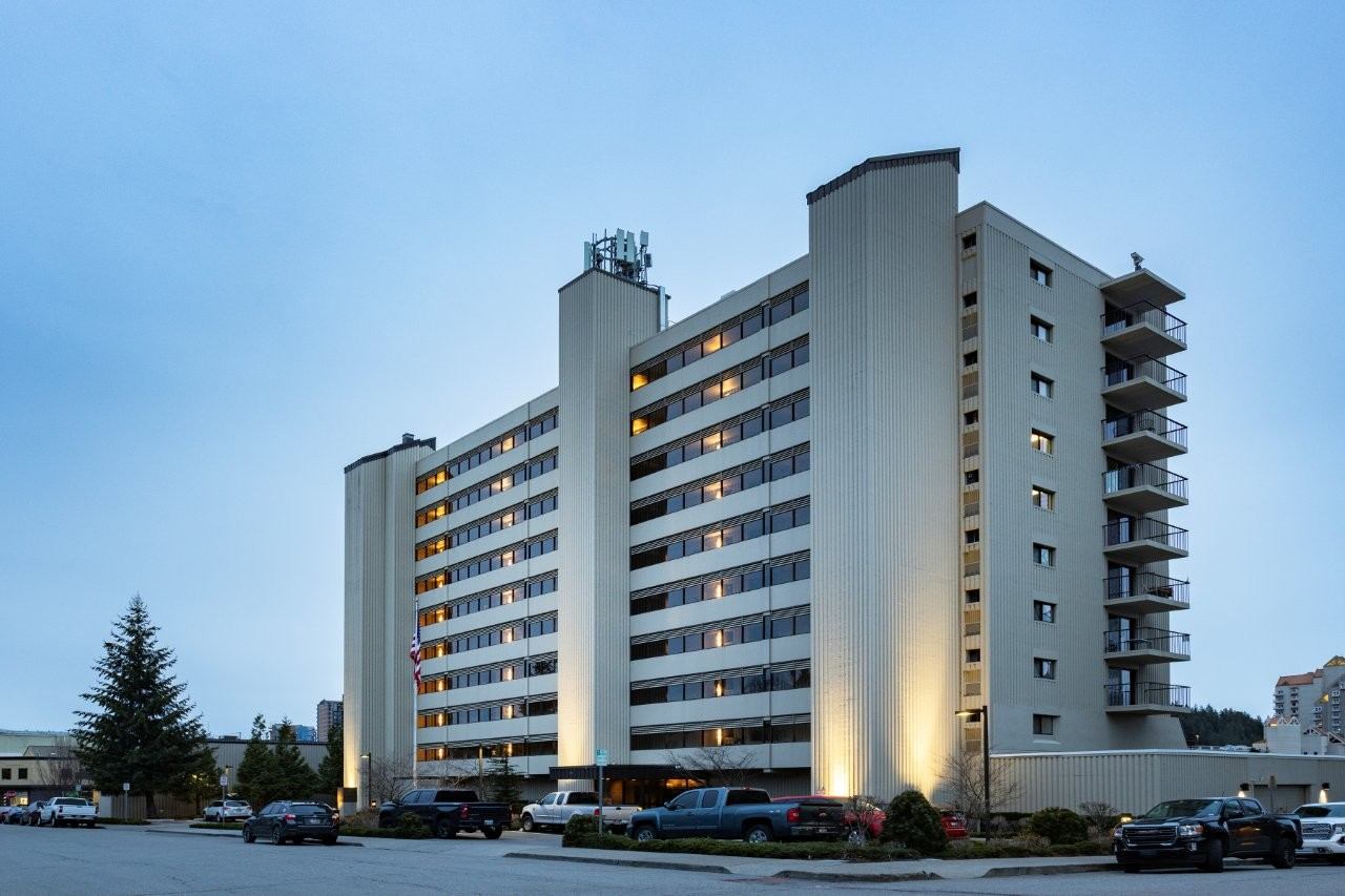 Lake Tower Apartments Image 33