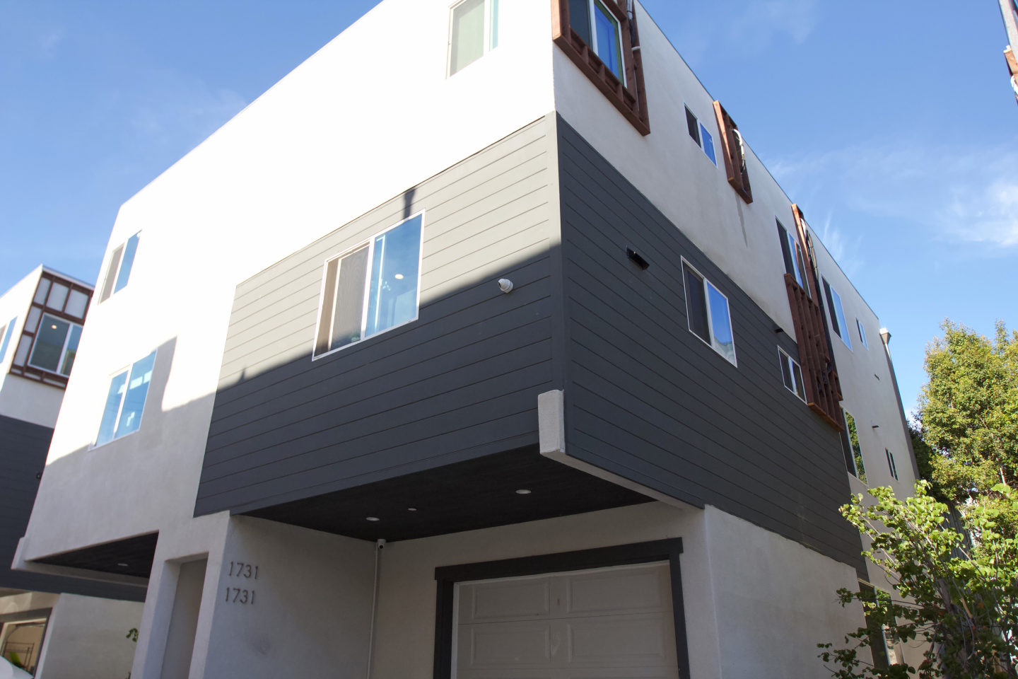 1729 W Adams Boulevard - Co-Living Image 4