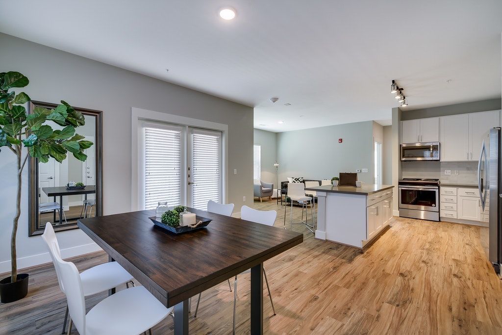 Regal Parc Apartment Homes Image 3