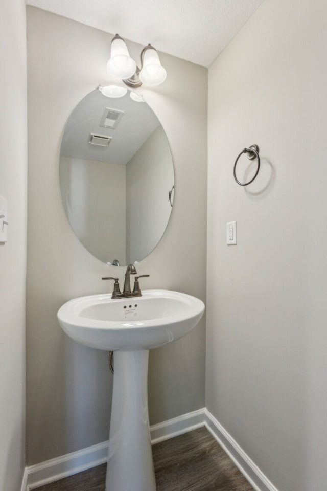 Center Pointe Townhomes Image 22