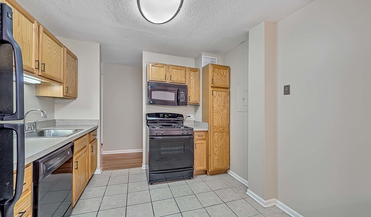 2200 Grace Image 5