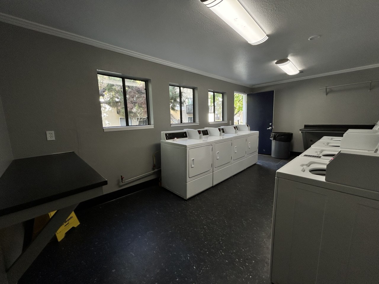 Edgewater Apartments Image 17