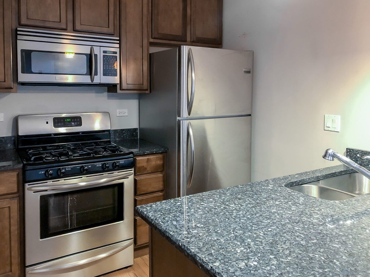1634-36 W. Grace / 3804-10 N. Marshfield Image 2