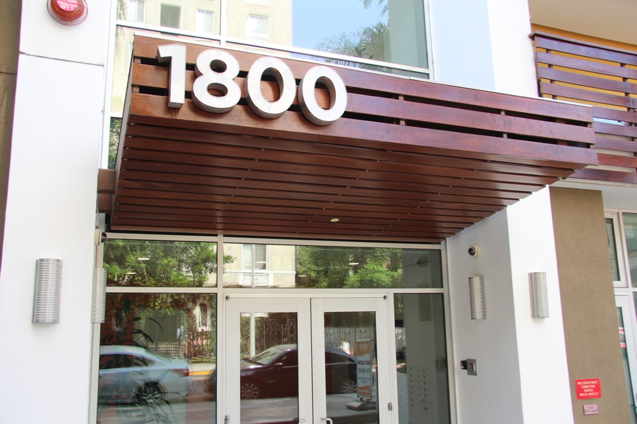 1800 Whitley Image 3
