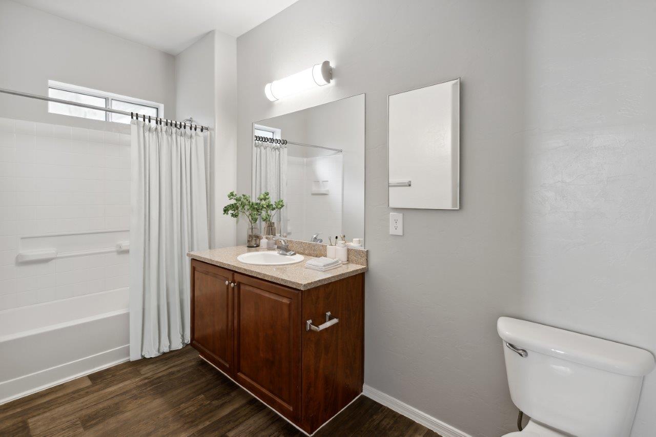 Equestrian Luxury Apartment Homes Image 6