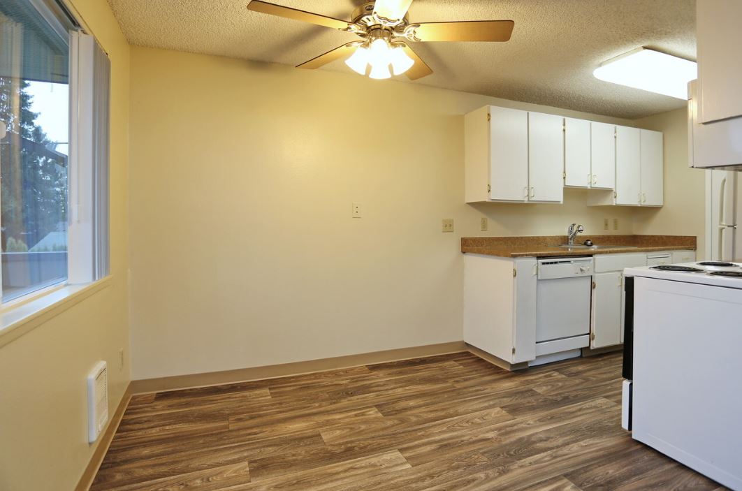 The Courtyard Apartment Homes Image 5
