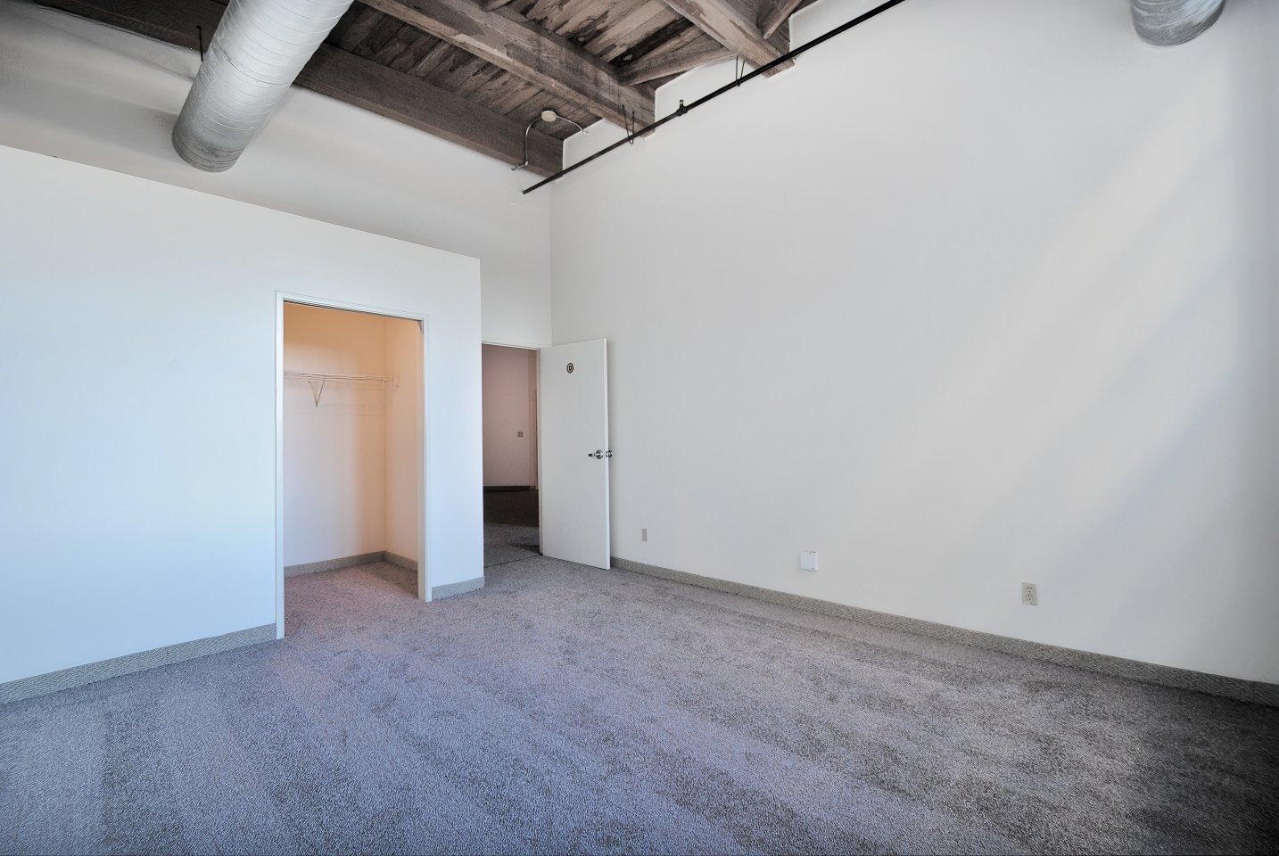 Off Broadway Apartments Image 9