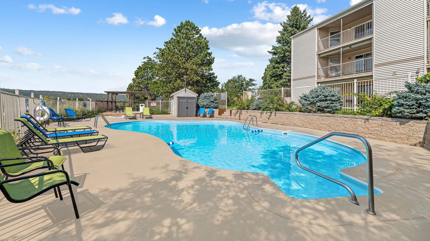 Pointe West Apartments Image 2