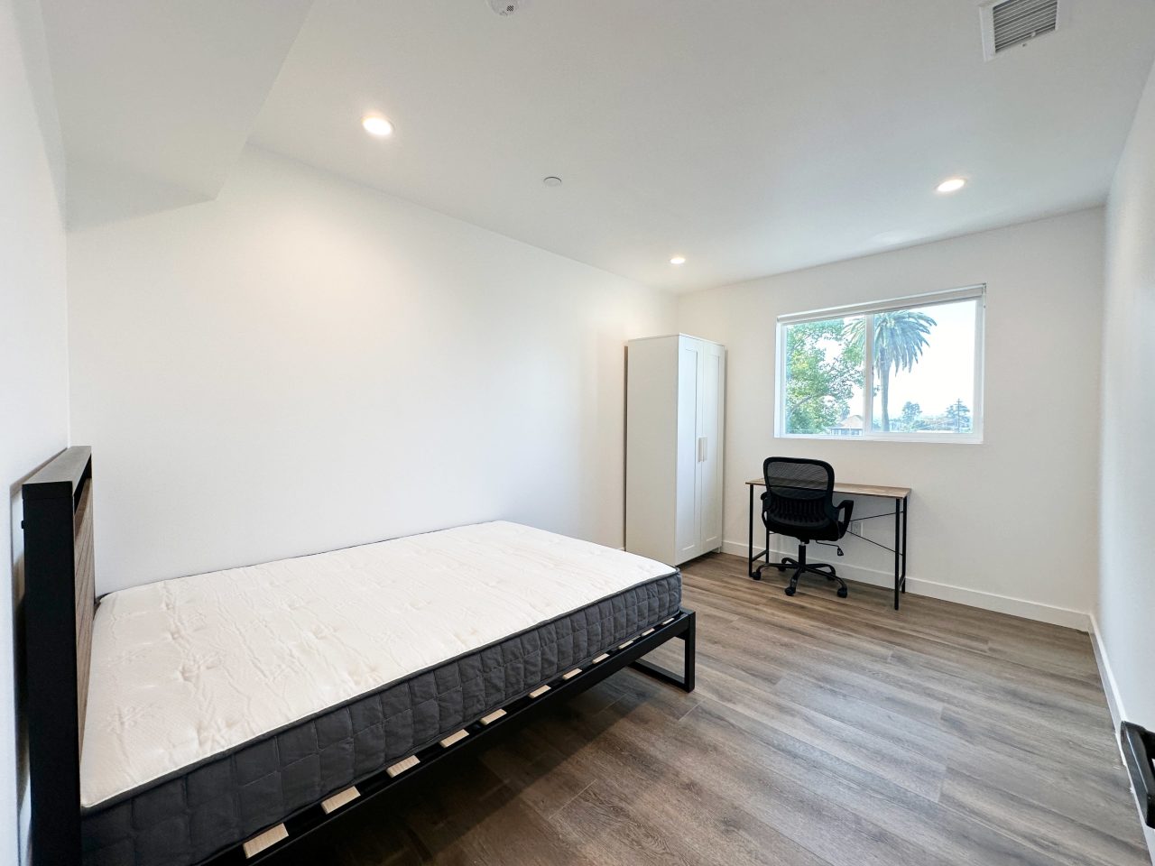 1443 West 37th Drive Image 3