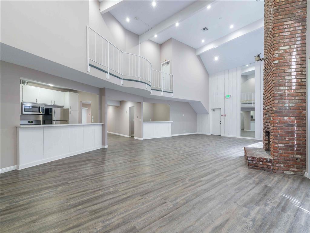 Racquet Club Apartments Image 7
