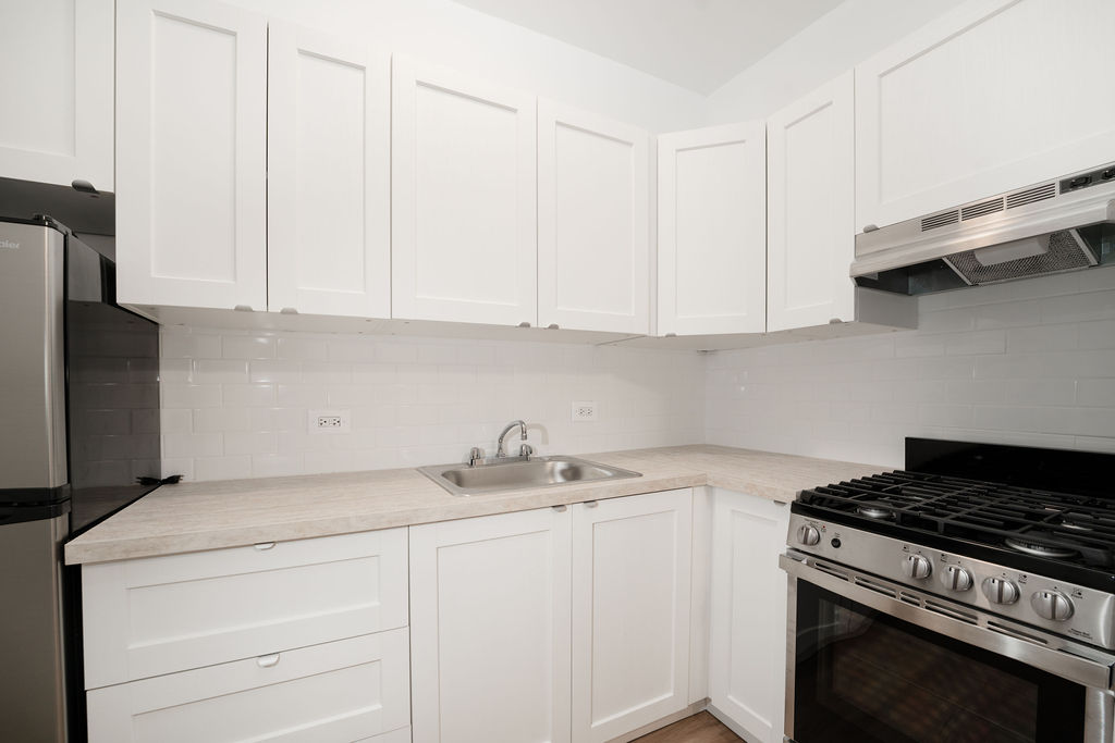 632-42 West Addison St Image 11