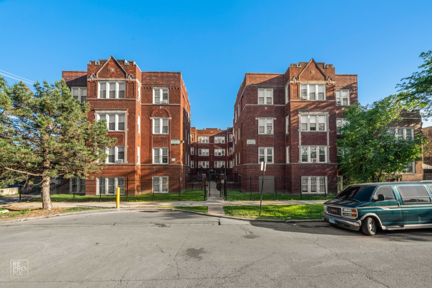 4815-23 W Cortez St Image 1